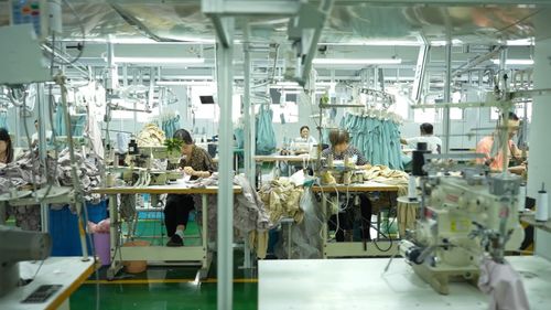 京東服飾美妝攜多家產(chǎn)業(yè)帶品牌開啟百大工廠溯源 助推商家實(shí)現(xiàn)快速增長(zhǎng)