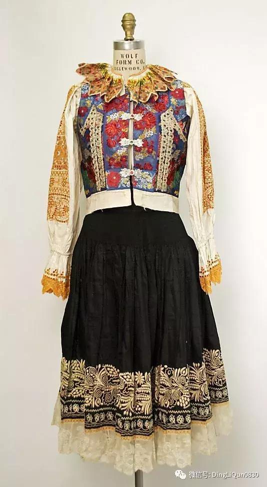 刺繡作品 復古民族服飾 彩帶亮片裝飾和男士西裝等